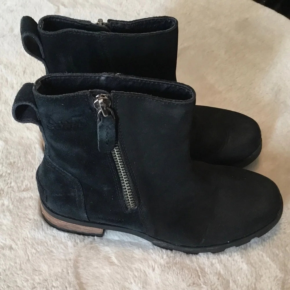 Sorel Emelie Black Suede Waterproof Zip Booties - Size 5